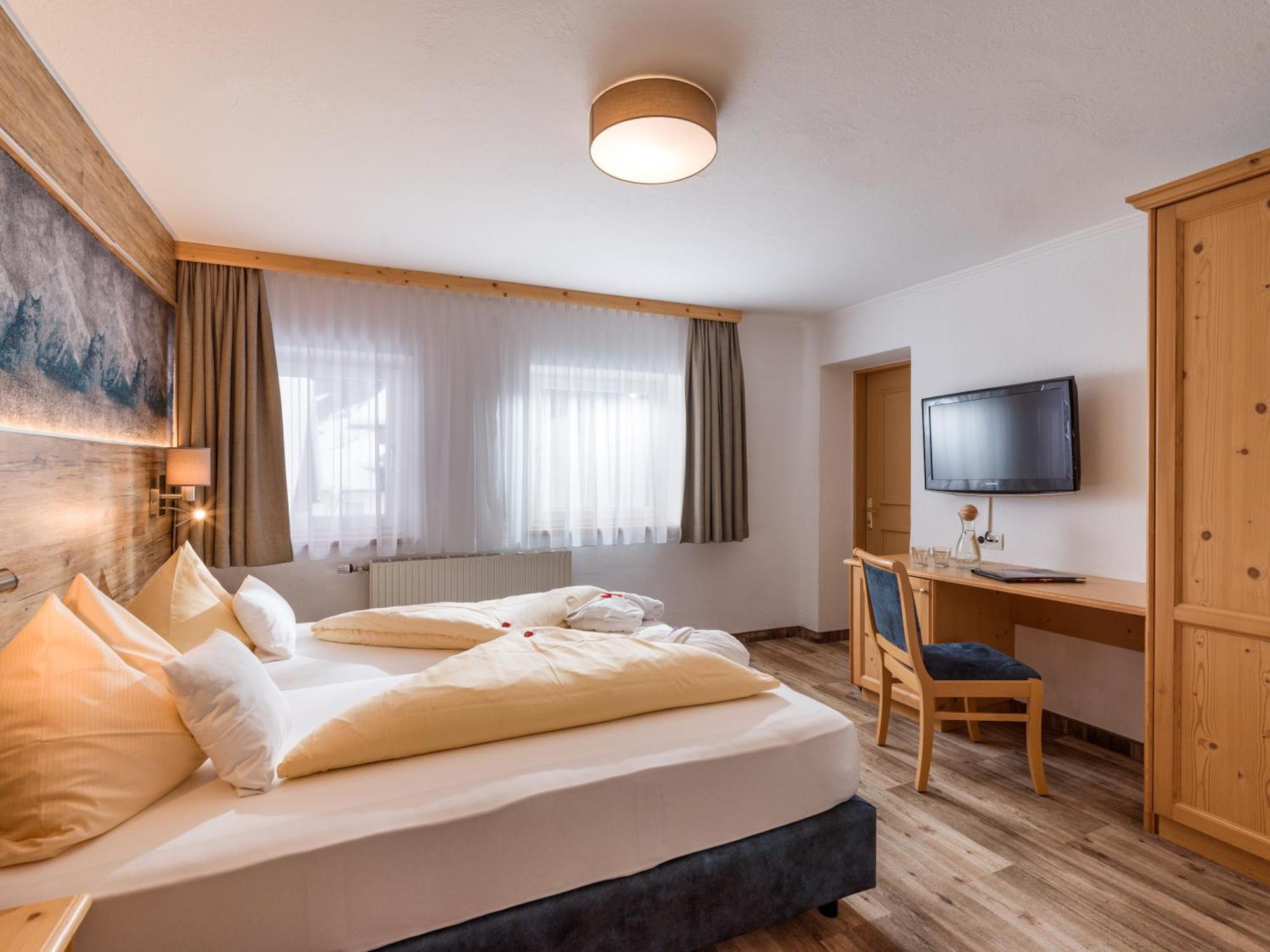 Hotel Glockenstuhl แกร์ลอส ภายนอก รูปภาพ