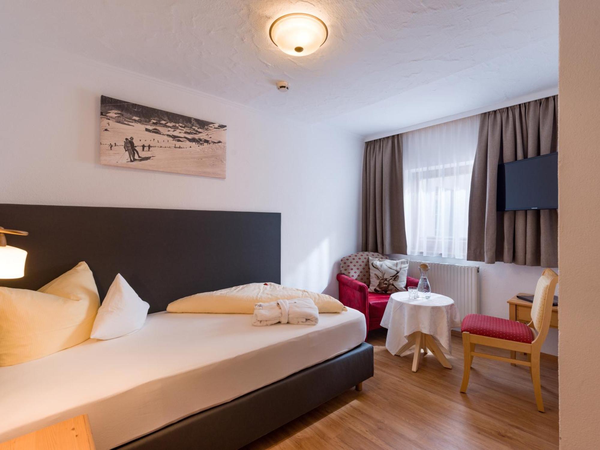 Hotel Glockenstuhl แกร์ลอส ภายนอก รูปภาพ