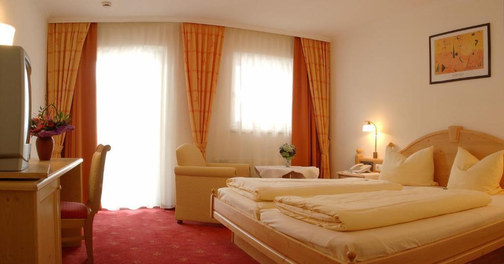 Hotel Glockenstuhl แกร์ลอส ภายนอก รูปภาพ